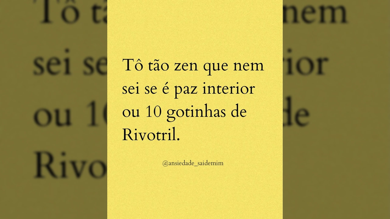 Imagem de texto em fundo amarelo com a frase 'Tô tão zen que nem sei se é paz interior ou 10 gotinhas de Rivotril' com créditos a ansiedade_saidemim / Instagram