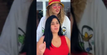 Mulher com cabelo novo e curto, sorrindo, após transformação no salão de Gue Oliveira