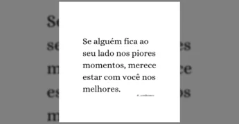 Imagem com frase motivacional sobre a importância da lealdade em momentos bons e ruins, por _acrediteemvc
