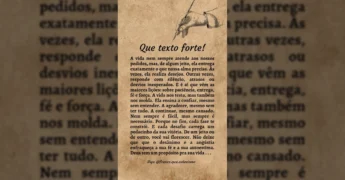 Uma mão segurando uma pena escreve um texto inspirador sobre a paciência, entrega e propósito da vida em um pergaminho antigo. Créditos: frases.que.coleciono / Instagram.