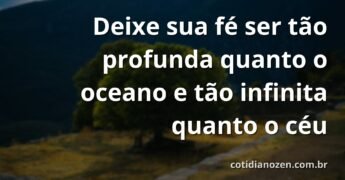 Um vasto oceano reflete um céu dramático ao pôr do sol, transmitindo um sentimento de paz, imensidão e fé profunda.