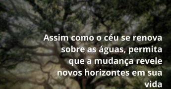 Céu amplo com nuvens suaves refletido perfeitamente na superfície serena de um lago, transmitindo paz e a beleza da transformação.