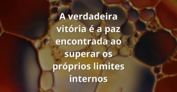 Paisagem serena com céu amplo e nuvens refletido em água calma, transmitindo um sentimento de paz interior e conquista pessoal.