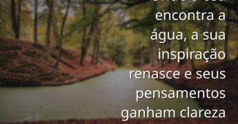 Céu azul com nuvens brancas refletido em um lago calmo e cristalino, transmitindo uma sensação de paz, serenidade e inspiração.