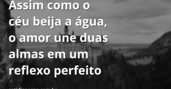 Céu azul e sereno refletido perfeitamente na superfície de águas calmas, simbolizando a paz e a profundidade do amor.