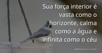 Paisagem serena de um oceano vasto encontrando o céu claro no horizonte, transmitindo uma sensação de calma, força interior e autoestima.