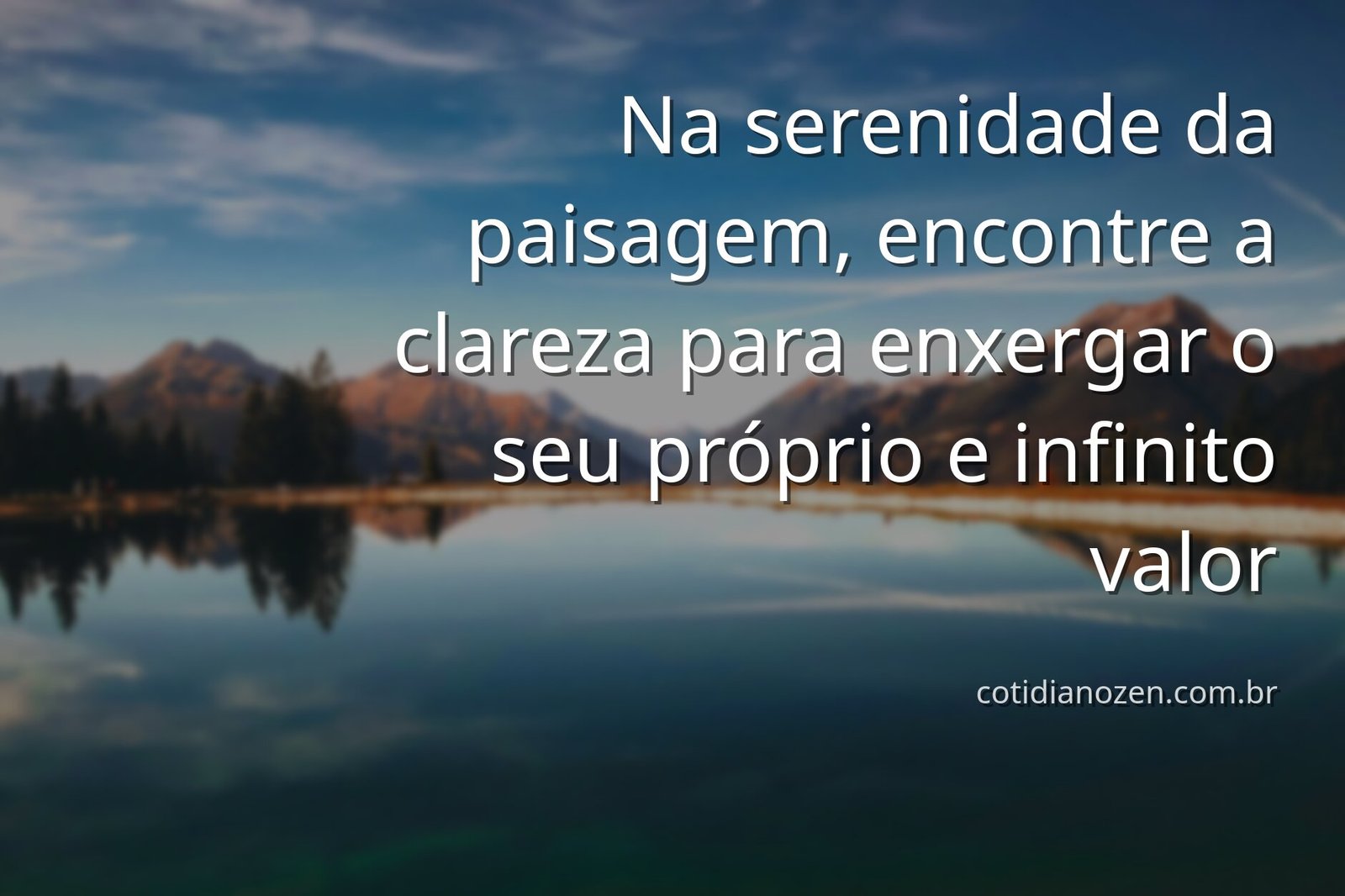 Vasto céu azul se encontrando com a água calma de um lago, cercado por natureza, transmitindo uma sensação de paz e autovalorização.