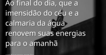 Céu noturno estrelado refletindo sobre um lago calmo, transmitindo uma sensação de paz profunda e renovação para uma boa noite de sono.