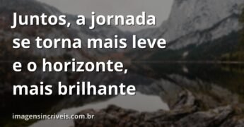 Céu vasto e sereno sobre um lago calmo ao amanhecer, refletindo a paz e a força do verdadeiro companheirismo.