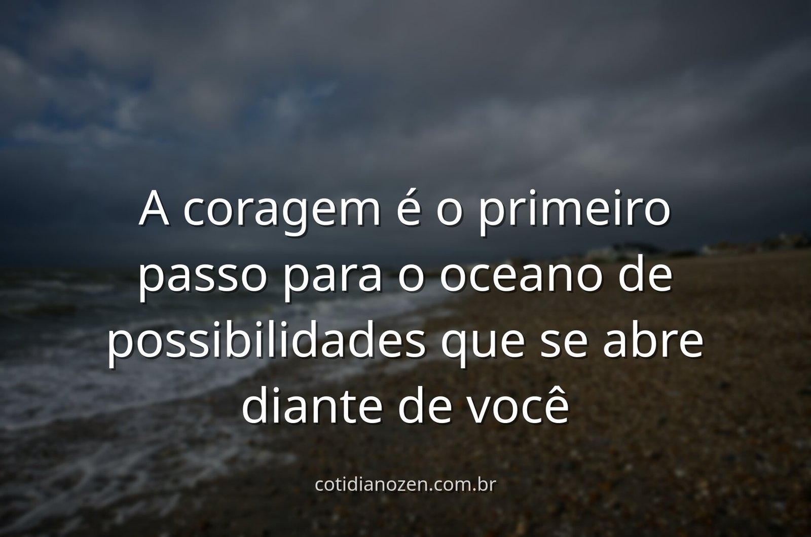 Vasto oceano encontra um céu com nuvens dramáticas, transmitindo um sentimento de coragem, esperança e infinitas possibilidades.