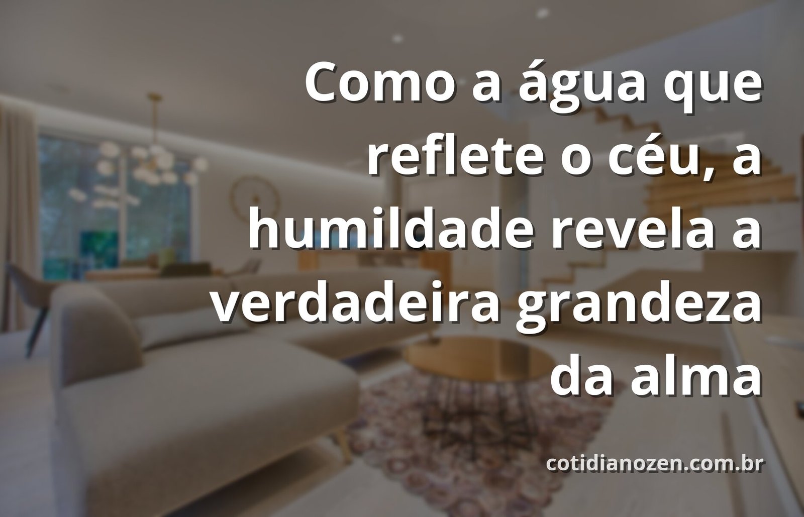 Vasto céu azul se refletindo na superfície calma de um lago, cercado por natureza serena, transmitindo um sentimento de paz e humildade.