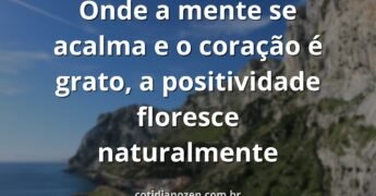 Céu azul e límpido refletido em um lago calmo, cercado por natureza verdejante, transmitindo uma sensação de paz e positividade.