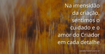 Céu vasto e sereno refletido sobre a superfície calma da água, com a natureza ao redor, evocando um sentimento de paz e fé.